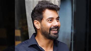 Muzammil Akhtar Shabbir Biography, Age, Height, Wife, Net Worth, Family